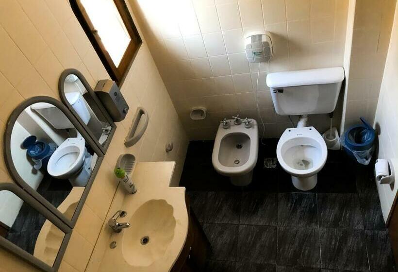 스탠다드 4인용 룸 공용 욕실, Hostel Punto Patagonico