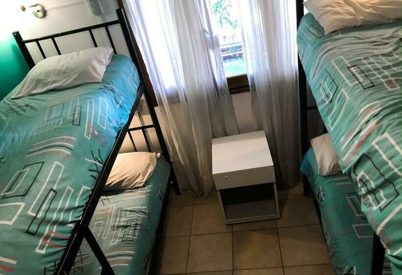 스탠다드 4인용 룸 공용 욕실, Hostel Punto Patagonico