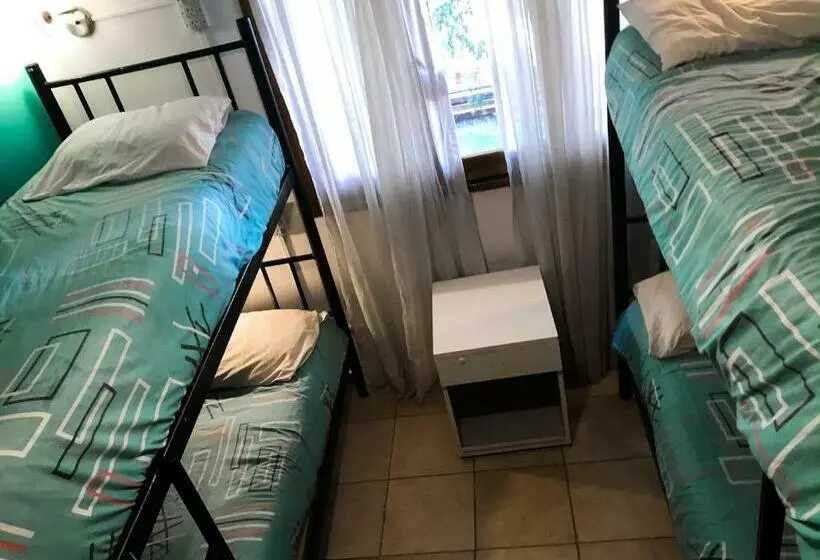 اتاق استاندارد چهارنفره با سرویس بهداشتی مشترک, Hostel Punto Patagonico