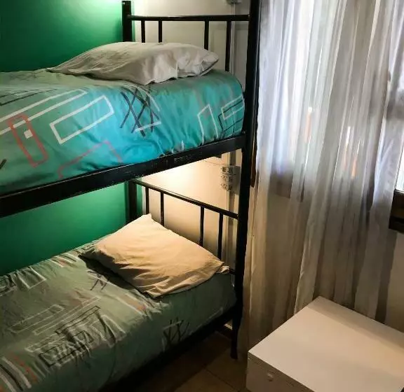 اتاق استاندارد چهارنفره با سرویس بهداشتی مشترک, Hostel Punto Patagonico