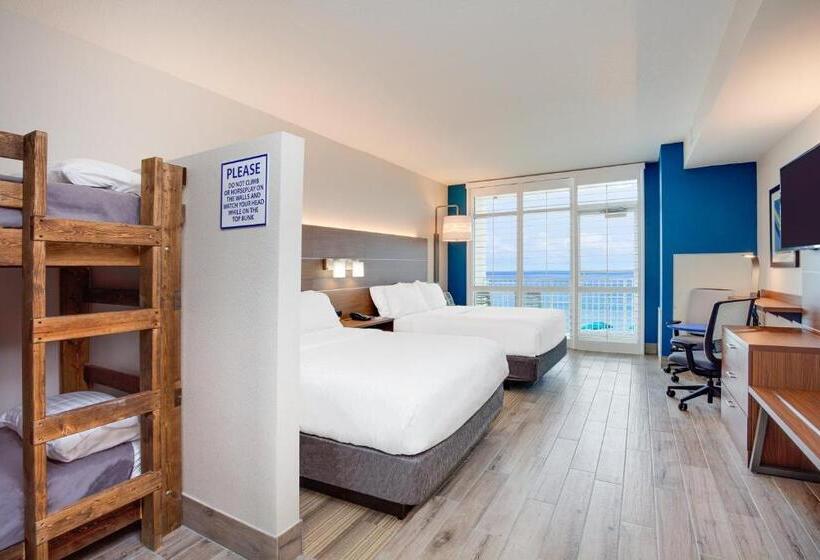 Люкс с Балконом, Holiday Inn Express & Suites Panama City Beach Beachfront, An Ihg