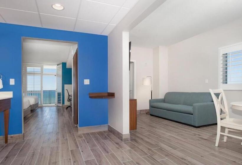 발코니가 있는 스위트, Holiday Inn Express & Suites Panama City Beach Beachfront, An Ihg