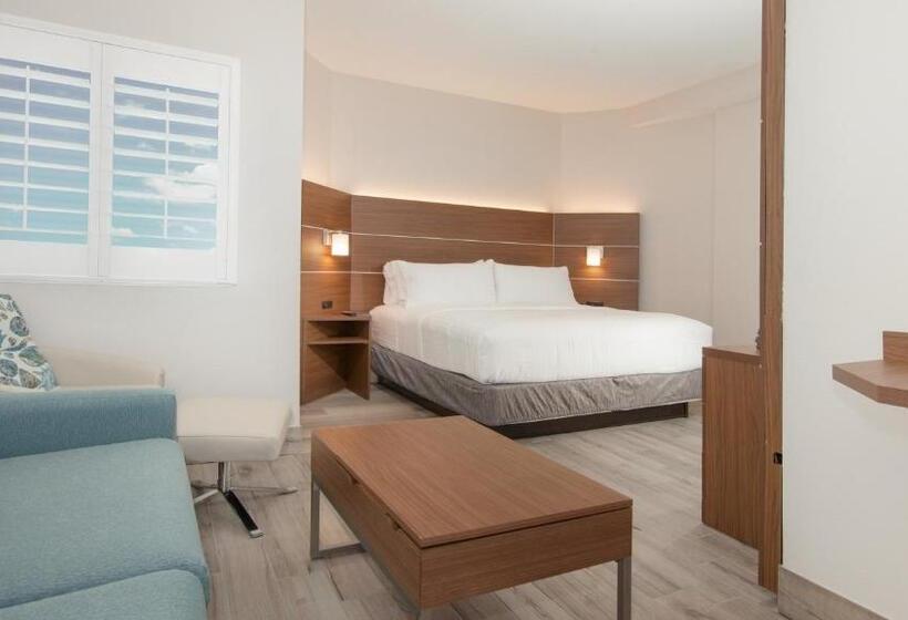 스탠다드 룸 킹사이즈 침대, Holiday Inn Express & Suites Panama City Beach Beachfront, An Ihg