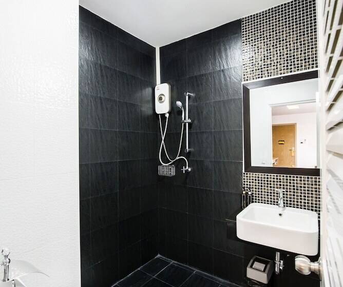 标准间, The Circle