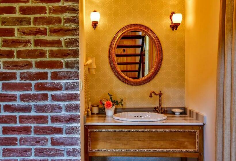 بانگلوی سوپریور, Tranquilla River Lodge   Adults Only