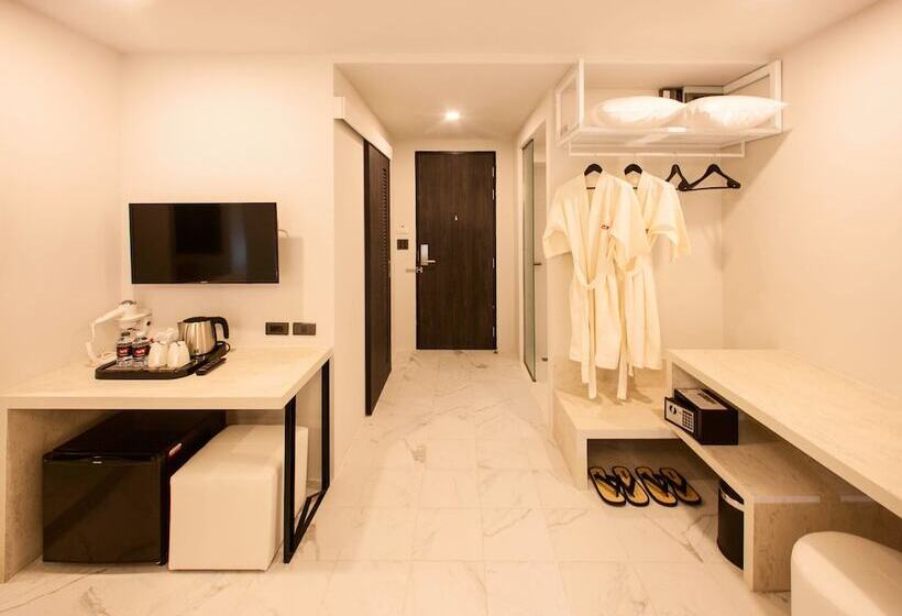 标准三人间, We Terminal