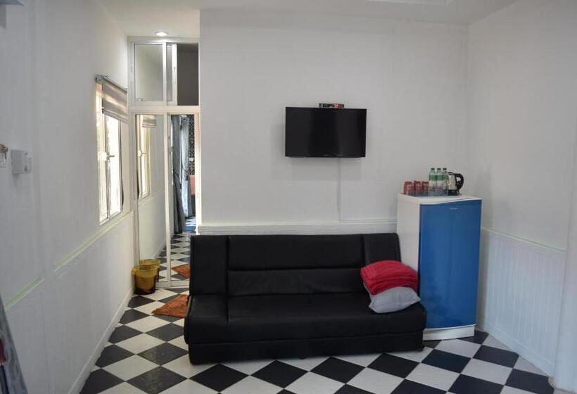 اتاق خانوادگی, Mangoes Pattaya