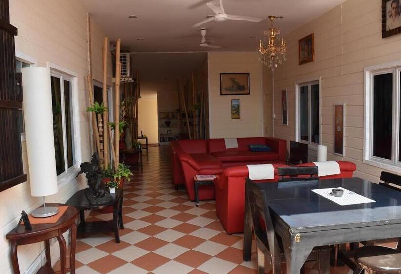 اتاق سوپریور خانوادگی, Mangoes Pattaya