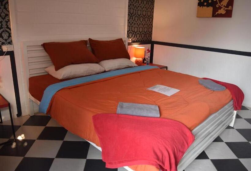 اتاق استاندارد با چشمانداز استخر, Mangoes Pattaya