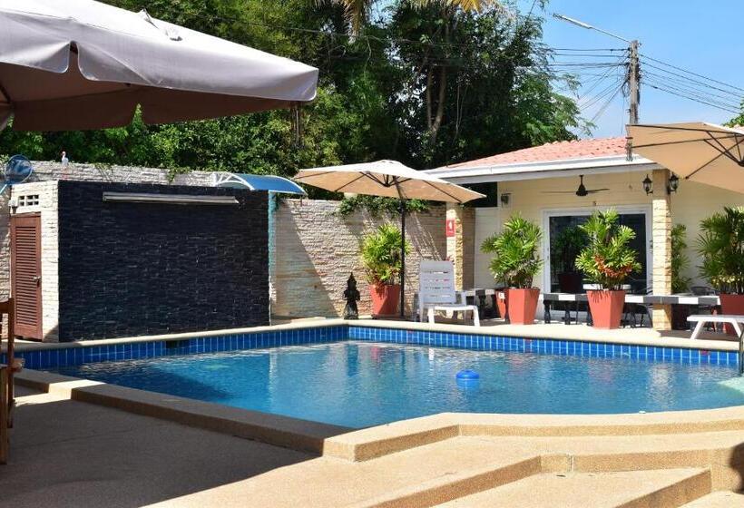 اتاق استاندارد با چشمانداز استخر, Mangoes Pattaya