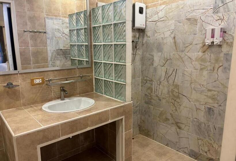 اتاق خانوادگی, Mangoes Pattaya