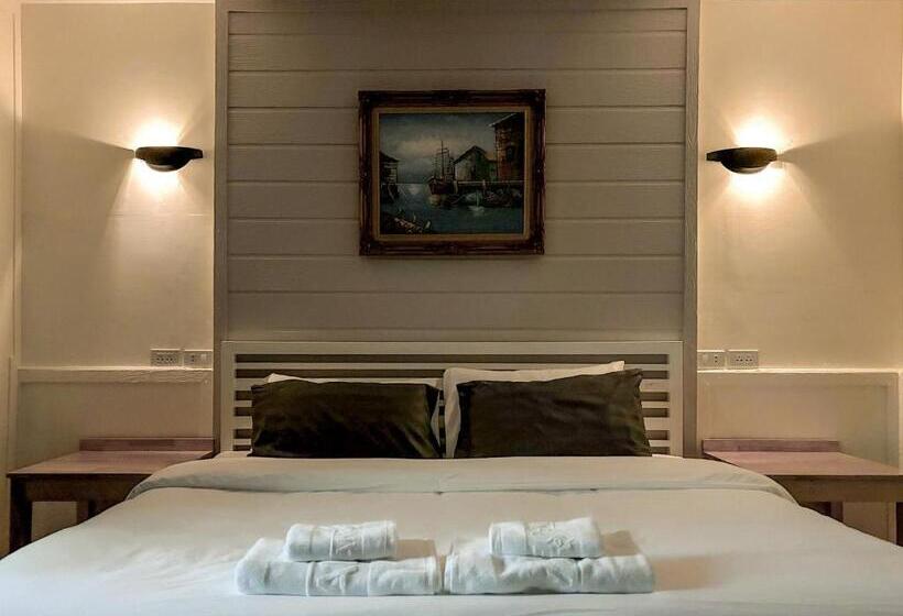 اتاق استاندارد با چشمانداز استخر, Mangoes Pattaya