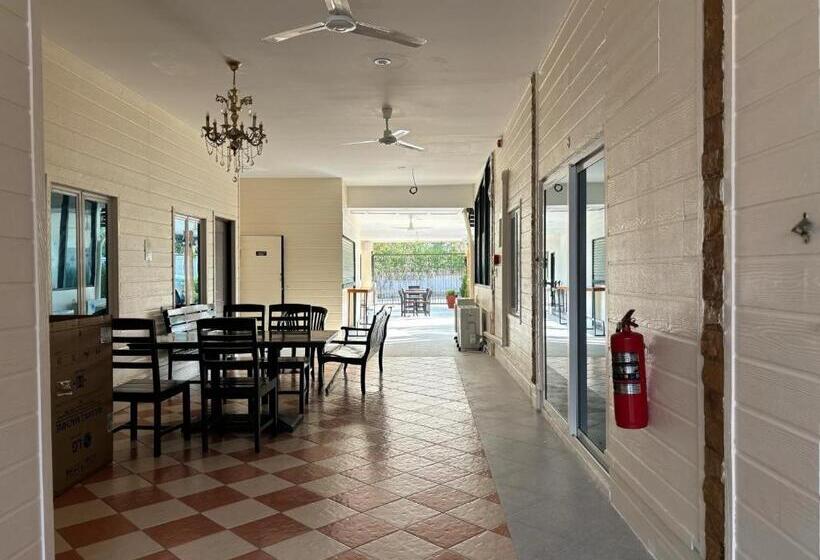 اتاق سوپریور خانوادگی, Mangoes Pattaya