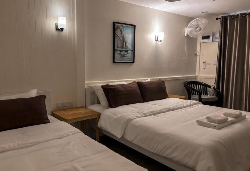 اتاق استاندارد سه تخته با چشمانداز استخر, Mangoes Pattaya