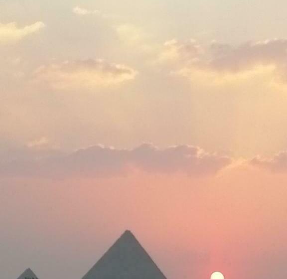 سوییت خانوادگی, Pyramids Power Inn