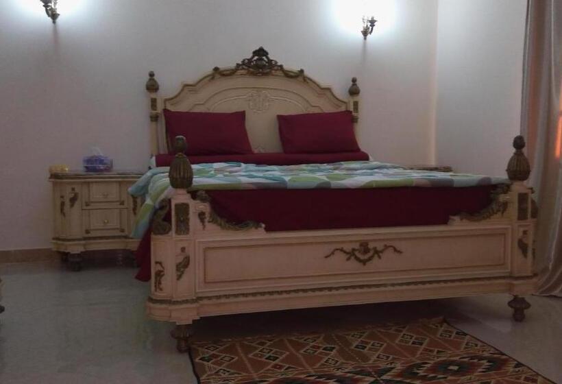 سوییت خانوادگی, Pyramids Power Inn