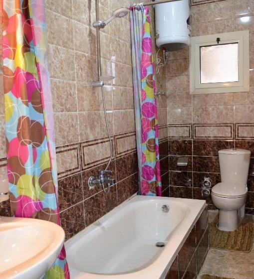 سوییت خانوادگی, Pyramids Power Inn