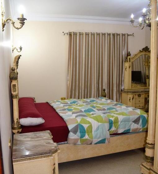 سوییت خانوادگی, Pyramids Power Inn