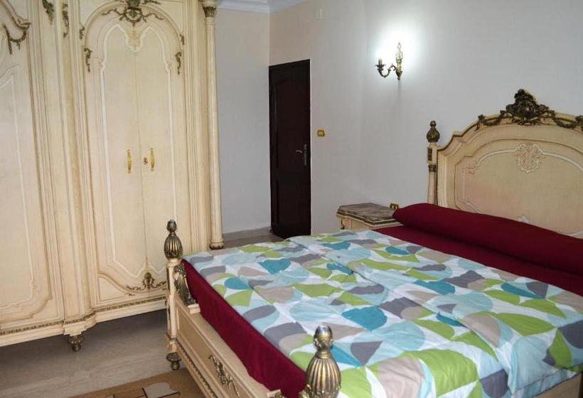 سوییت خانوادگی, Pyramids Power Inn