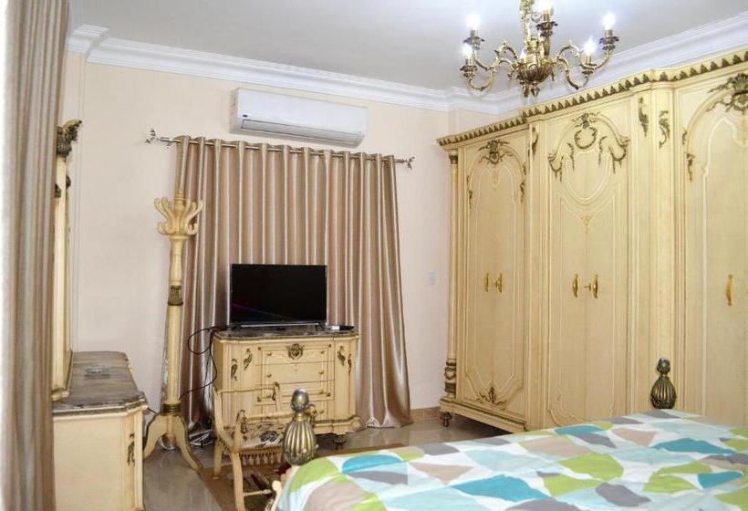 سوییت خانوادگی, Pyramids Power Inn