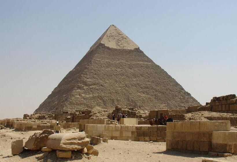 سوییت خانوادگی, Pyramids Power Inn