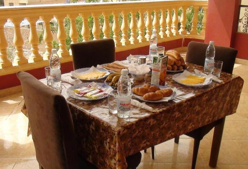 اتاق لوکس, Pyramids Power Inn