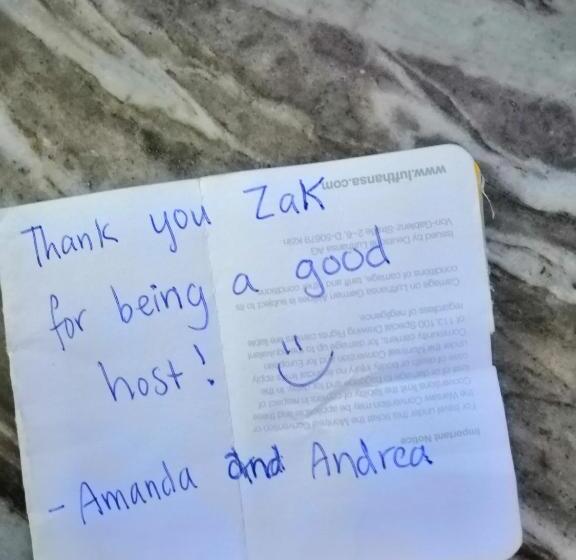 سوییت خانوادگی, Pyramids Power Inn