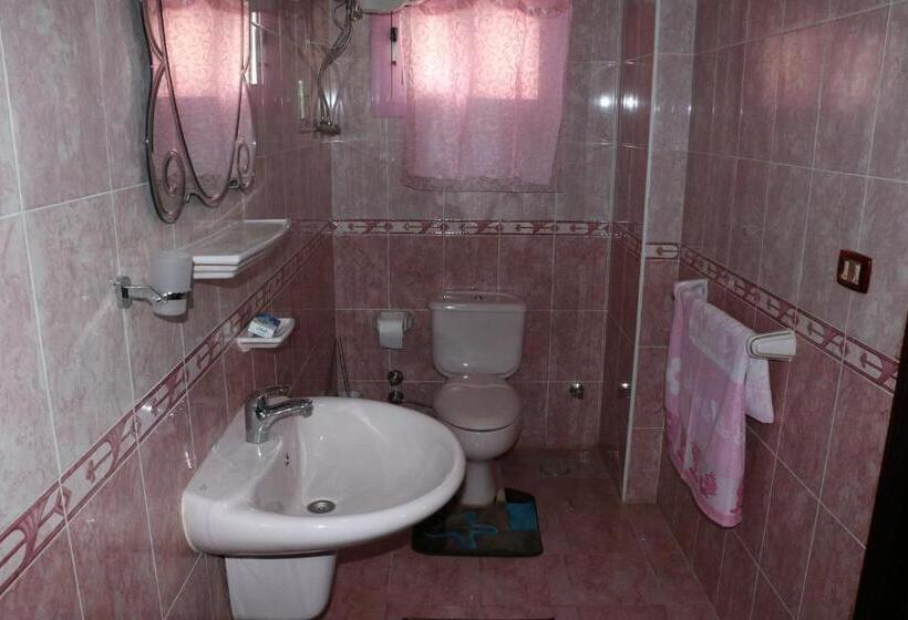 اتاق لوکس, Pyramids Power Inn