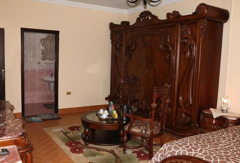 اتاق لوکس, Pyramids Power Inn