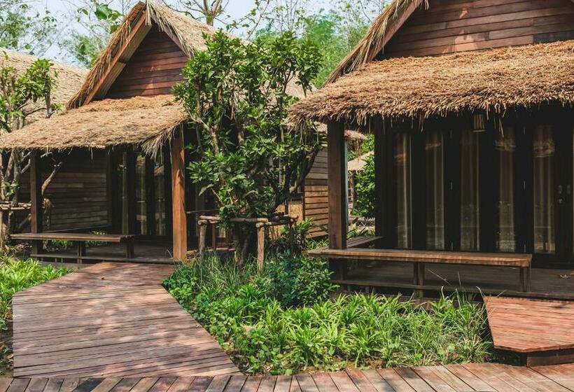 キャビン, Azalea Village