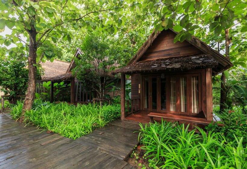 キャビン, Azalea Village