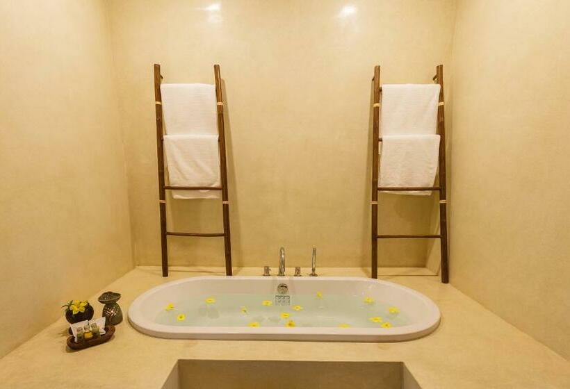 ２ベッドルームハウス, Azalea Village