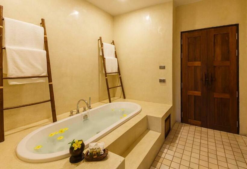 침실 2개 주택, Azalea Village