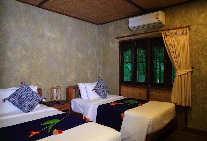 ２ベッドルームハウス, Azalea Village