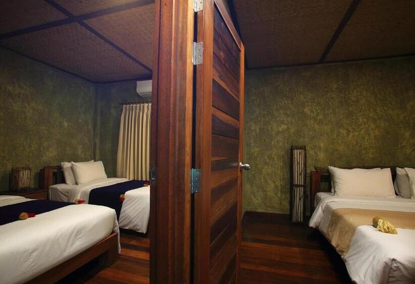 침실 2개 주택, Azalea Village