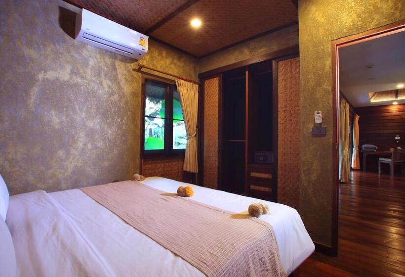 침실 2개 주택, Azalea Village