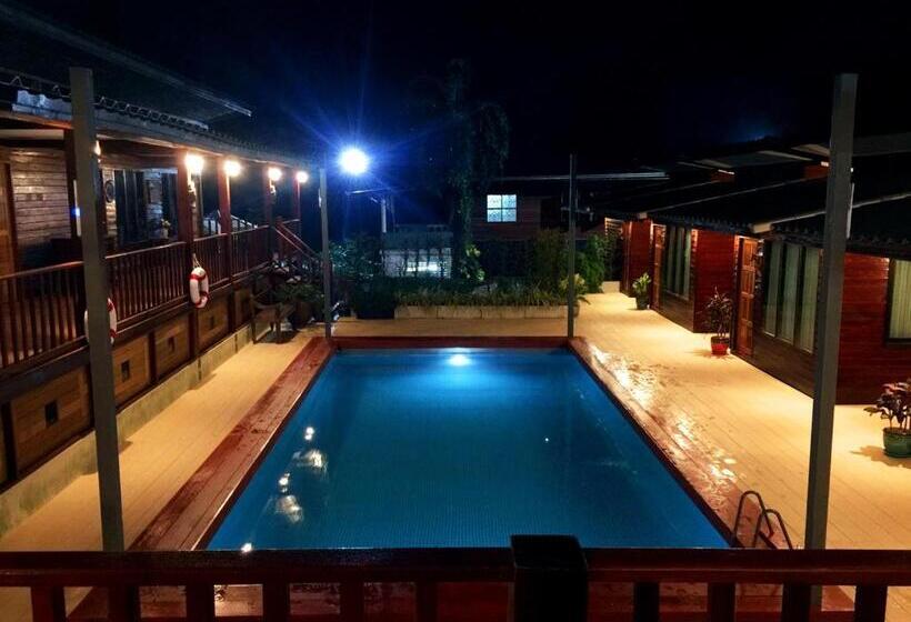 Номер Стандарт Вид на Бассейн, Chuchaiburi Sri Amphawa