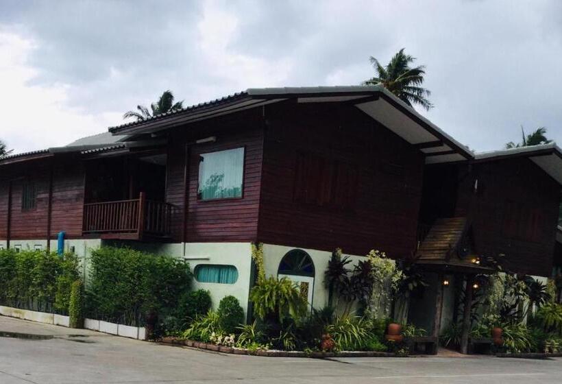 Номер Стандарт Вид на Бассейн, Chuchaiburi Sri Amphawa