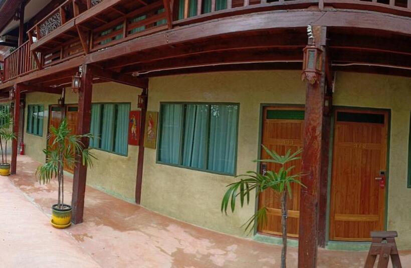 Номер Стандарт Вид на Бассейн, Chuchaiburi Sri Amphawa