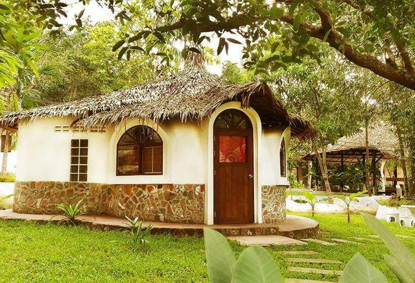 بنجلو قياسى مطلّ علي الحديقة, Flower Power Farm Village