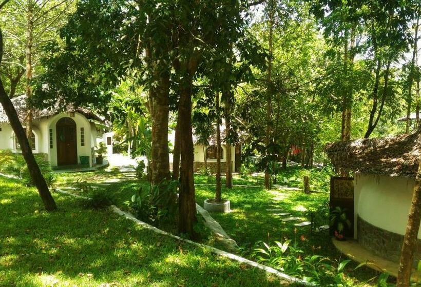 بنجلو قياسى مطلّ علي الحديقة, Flower Power Farm Village