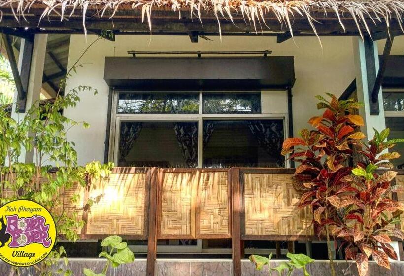 غرفة قياسية سرير كينج, Flower Power Farm Village