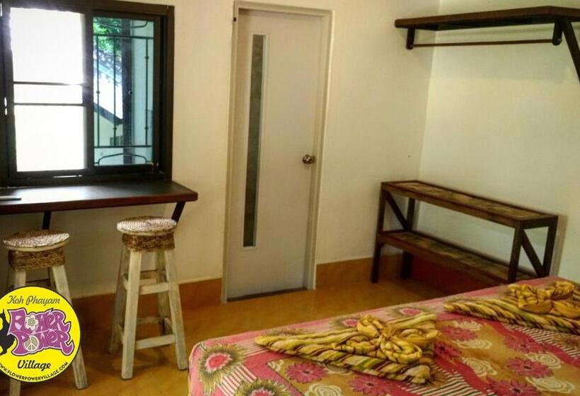 غرفة قياسية سرير كينج, Flower Power Farm Village