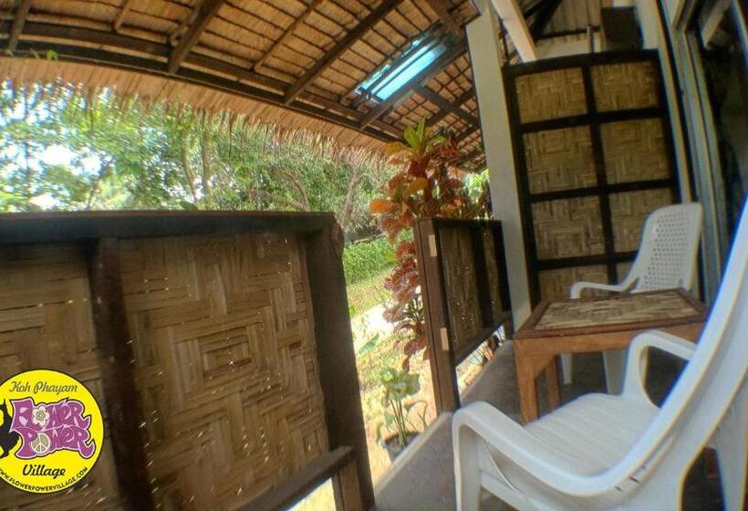 غرفة قياسية سرير كينج, Flower Power Farm Village