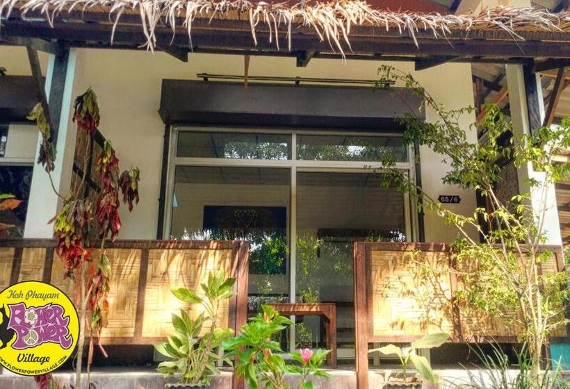 غرفة قياسية سرير كينج, Flower Power Farm Village