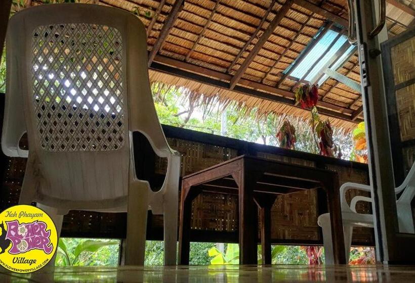 غرفة قياسية سرير كينج, Flower Power Farm Village