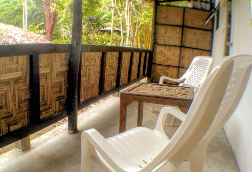 غرفة عائلية, Flower Power Farm Village