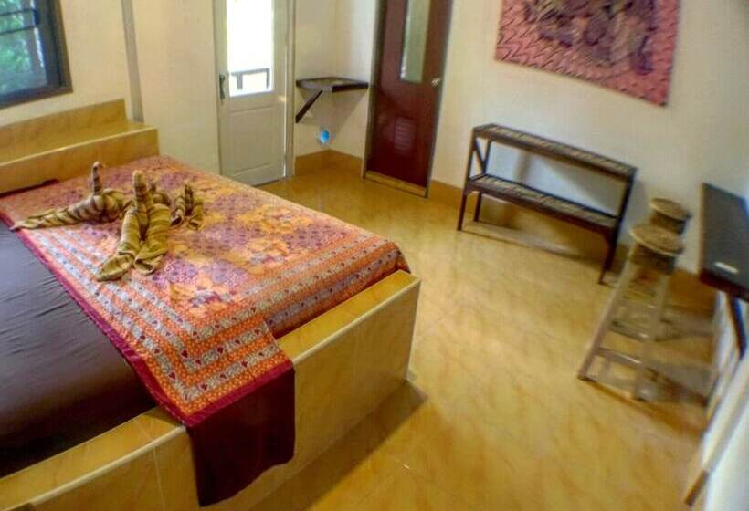 غرفة عائلية, Flower Power Farm Village