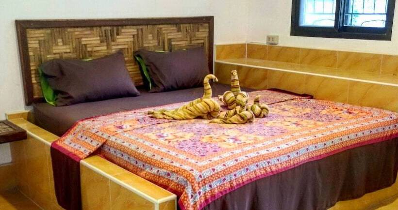 غرفة عائلية, Flower Power Farm Village