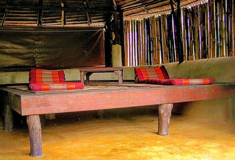 بنجلو قياسى مطلّ علي الحديقة, Flower Power Farm Village